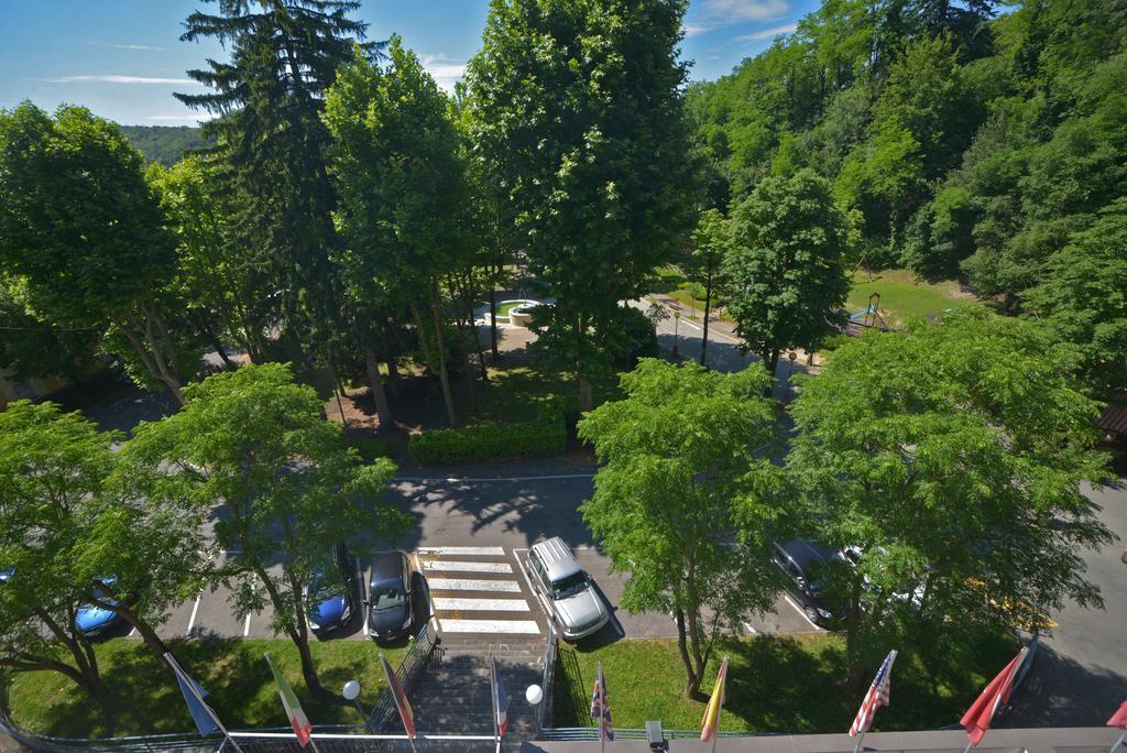 Hotel Salus Sant'Andrea Bagni Exterior photo