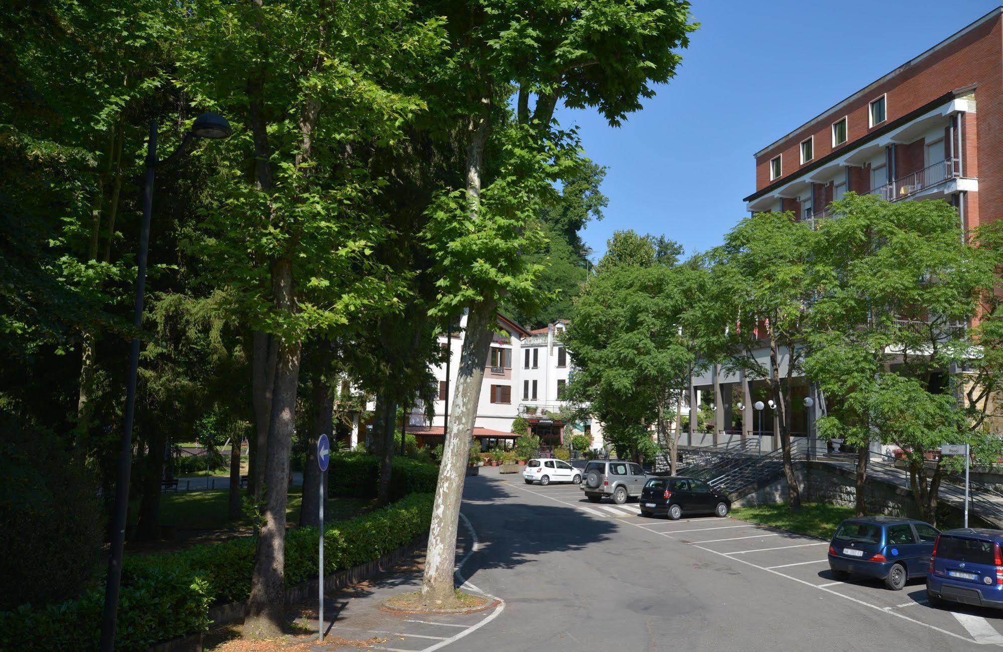 Hotel Salus Sant'Andrea Bagni Exterior photo